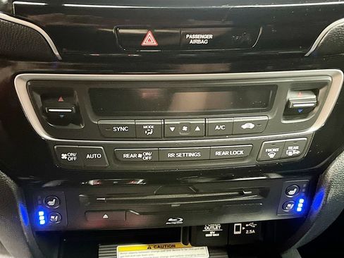 Used 2022 Honda Pilot Elite image 16