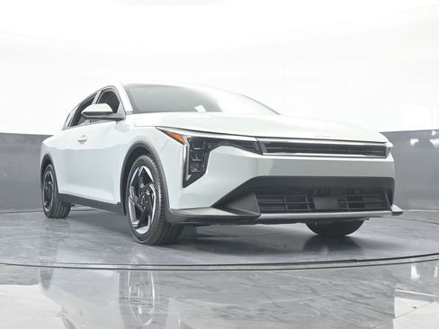 Used 2025 Kia K4 EX image 63