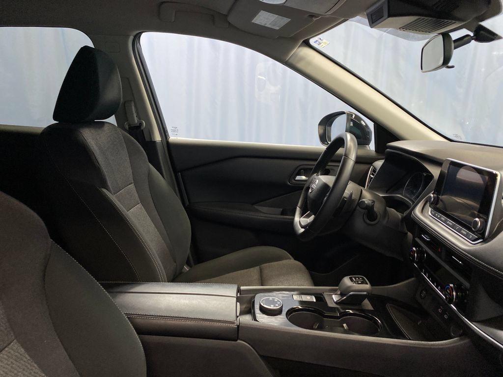 Used 2025 Nissan Rogue SV AWD/4WD image 42