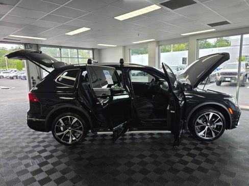 Used 2023 Volkswagen Tiguan SEL R-Line AWD/4WD image 17
