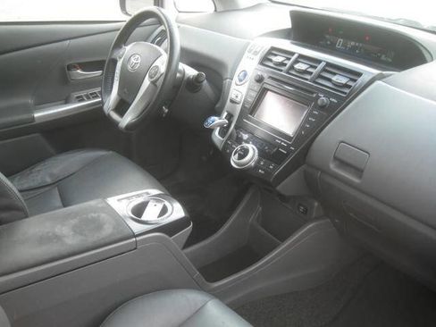 Used 2013 Toyota Prius V Five image 20