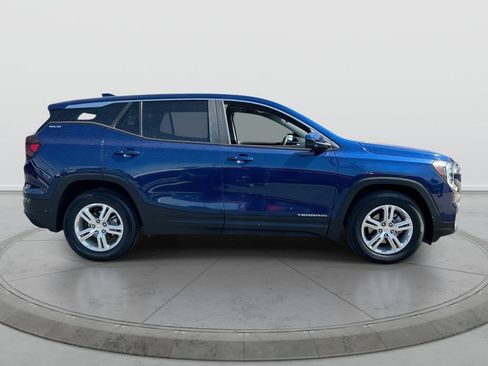 Used 2022 GMC Terrain SLE FWD image 9