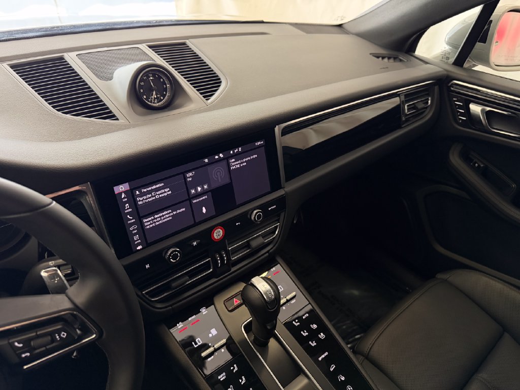 Certified 2026 Porsche Macan AWD/4WD image 18