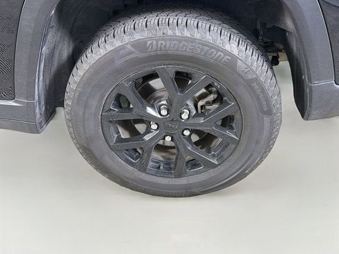 Used 2024 Jeep Grand Cherokee Altitude image 31