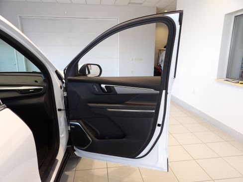 Used 2025 Buick Enclave Preferred image 25