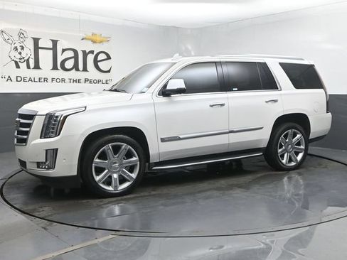 Used 2017 Cadillac Escalade Luxury AWD/4WD image 39