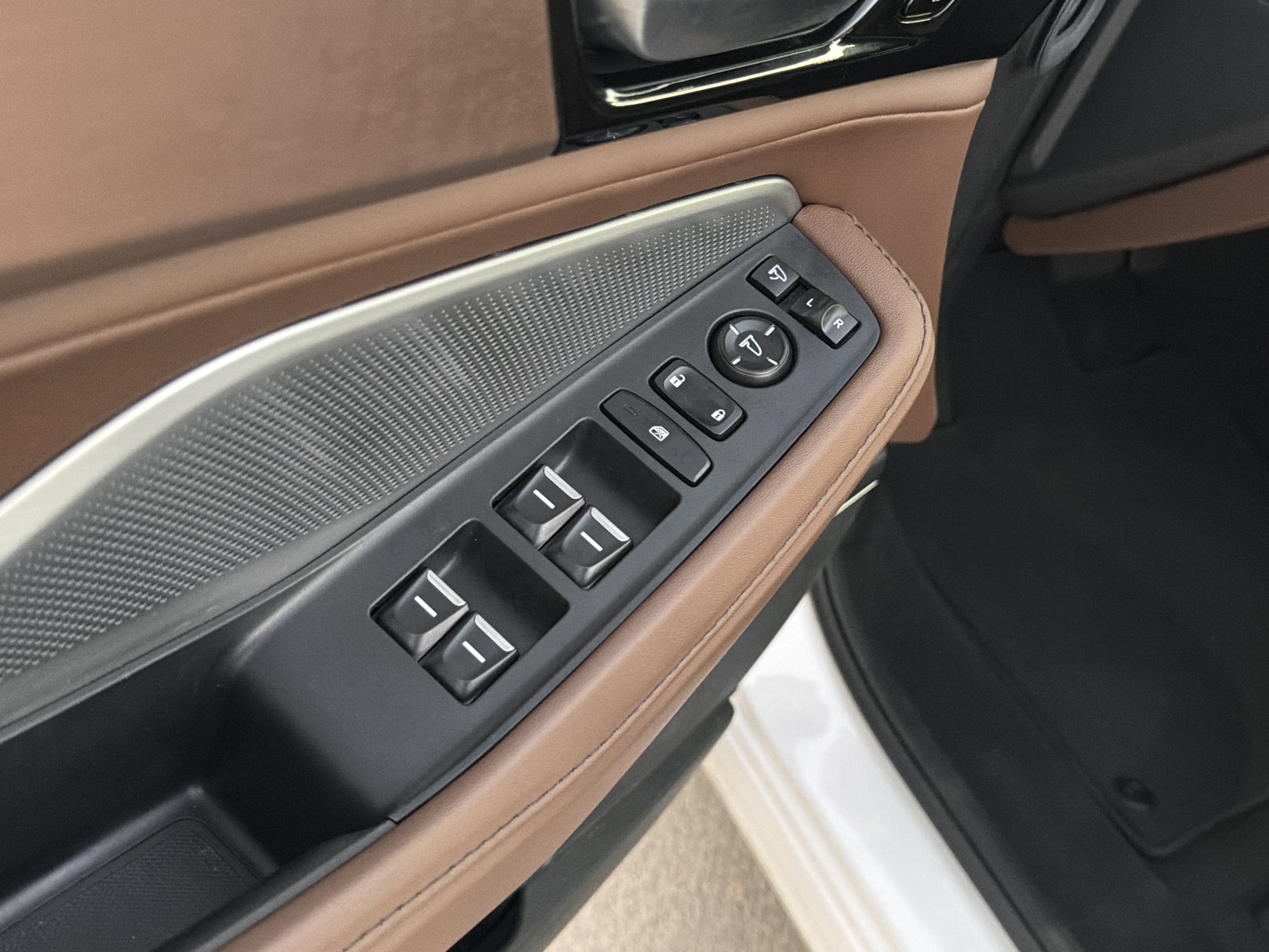 Certified 2025 Acura MDX w/ Technology Package AWD/4WD image 15