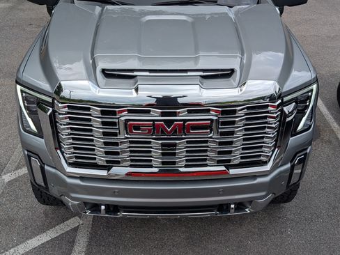 Used 2025 GMC Sierra 2500 Denali w/ Denali Reserve Package AWD/4WD image 12