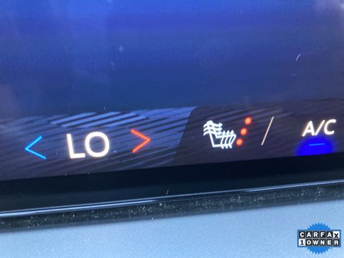 Used 2025 Chevrolet Traverse LT image 24