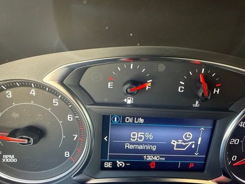 Used 2023 GMC Acadia SLE FWD image 8