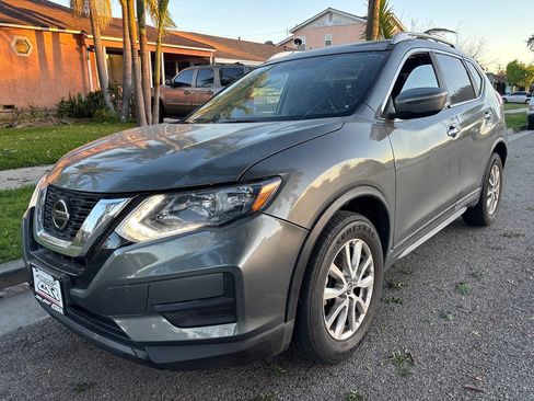 Used 2018 Nissan Rogue SV FWD image 1