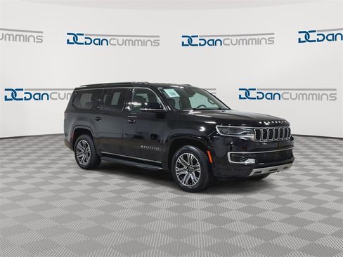 Used 2025 Jeep Wagoneer Series II image 2
