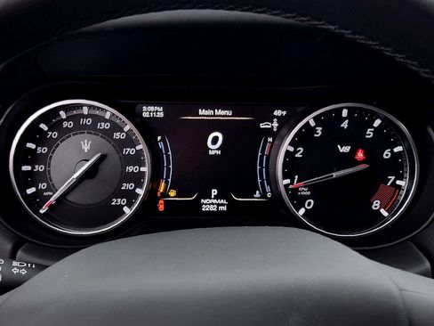 Used 2023 Maserati Levante Trofeo image 19