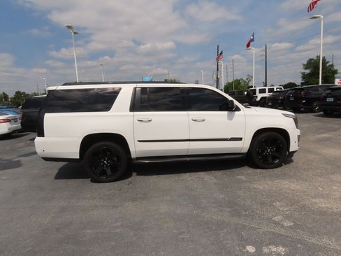 Used 2017 Cadillac Escalade ESV 2WD image 10