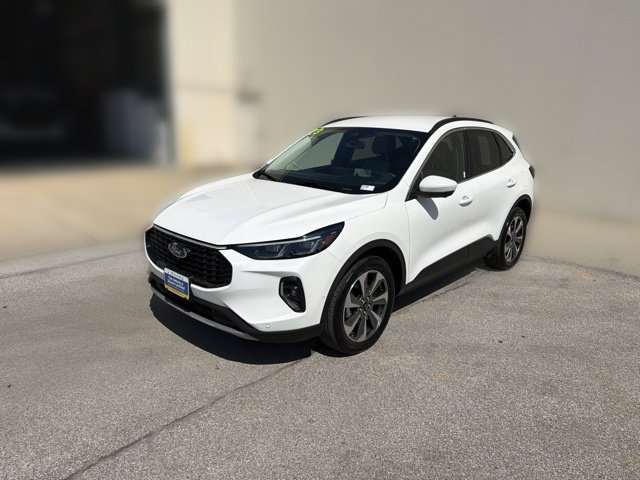 Certified 2023 Ford Escape Platinum w/ Premium Technology Package AWD/4WD image 13