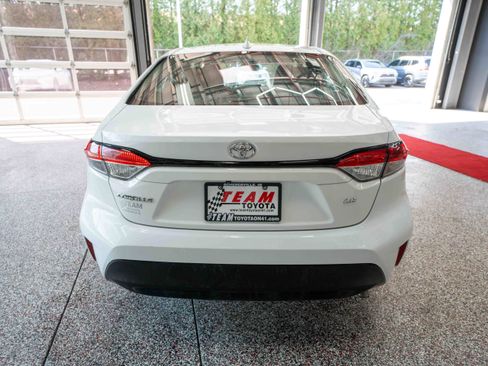 Used 2024 Toyota Corolla LE image 3