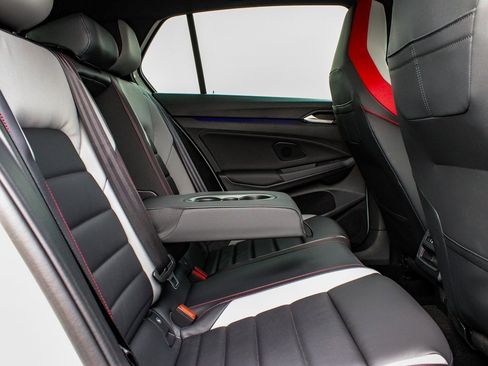 Used 2024 Volkswagen GTI SE image 39