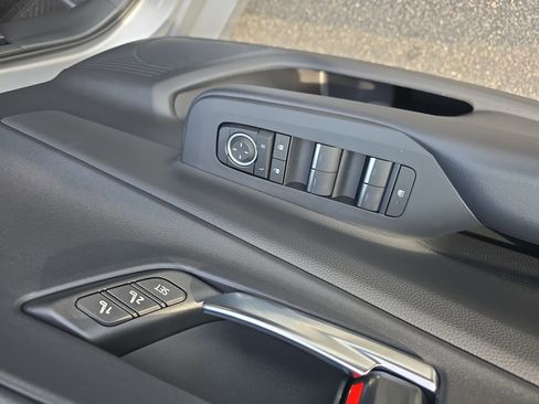 Used 2025 Toyota Prius Plug-In Hybrid image 29