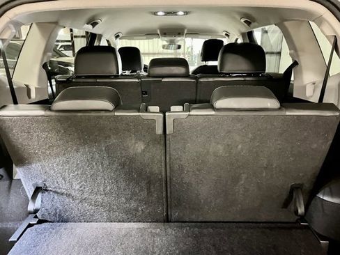 Used 2024 Volkswagen Tiguan SE image 4