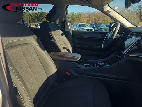 Used 2023 Jeep Grand Cherokee L Laredo image 19