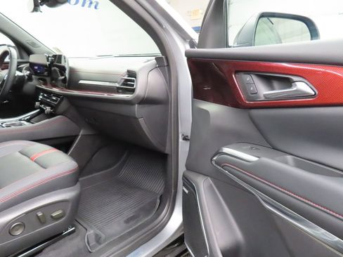 Used 2025 Chevrolet Traverse RS w/ LPO, Floor Liner Package image 28