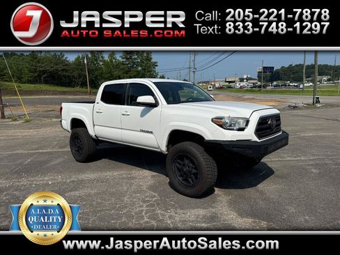 Used 2018 Toyota Tacoma SR5 AWD/4WD image 1