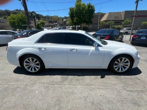 Used 2019 Chrysler 300 Limited image 8
