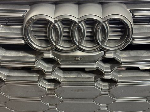 Certified 2025 Audi Q5 e Premium Plus w/ Premium Plus Package AWD/4WD image 22