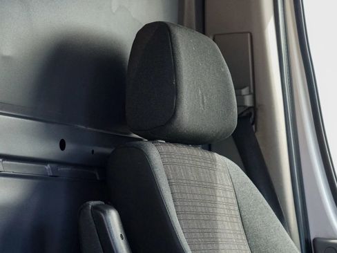 Used 2016 Mercedes-Benz Sprinter 2500 image 34