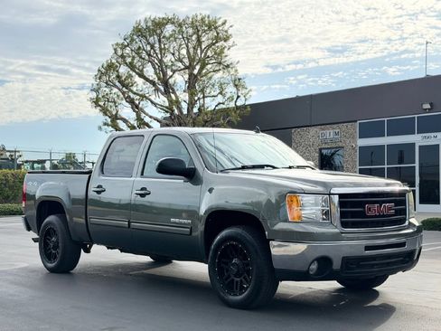 Used 2011 GMC Sierra 1500 SLT w/ SLT Convenience Package AWD/4WD image 3