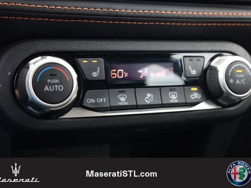 Used 2020 Nissan Kicks SR w/ SR Premium Package image 18