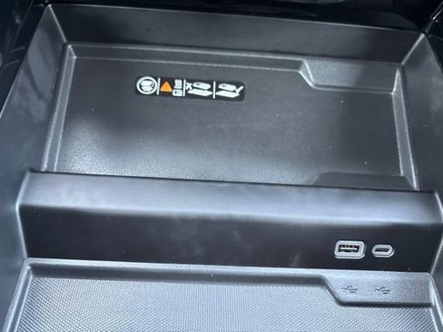 Used 2025 Chevrolet Suburban Z71 AWD/4WD image 24