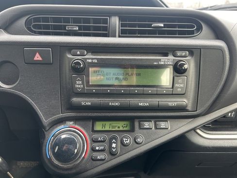 Used 2014 Toyota Prius C One image 6