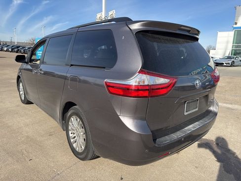 Used 2015 Toyota Sienna XLE image 8