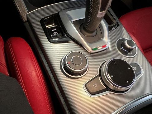 Used 2022 Alfa Romeo Stelvio Veloce image 53