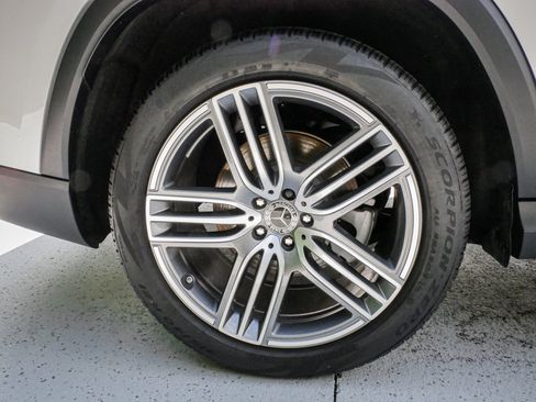 Used 2025 Mercedes-Benz GLS 450 4MATIC image 13