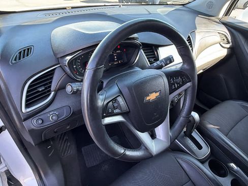 Used 2017 Chevrolet Trax LT w/ LT Convenience Package AWD/4WD image 10