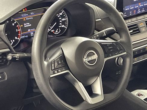 Used 2024 Nissan Altima 2.5 SV image 12