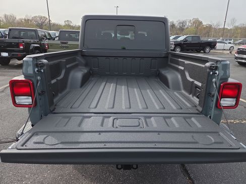 New 2026 Jeep Gladiator Sport image 8