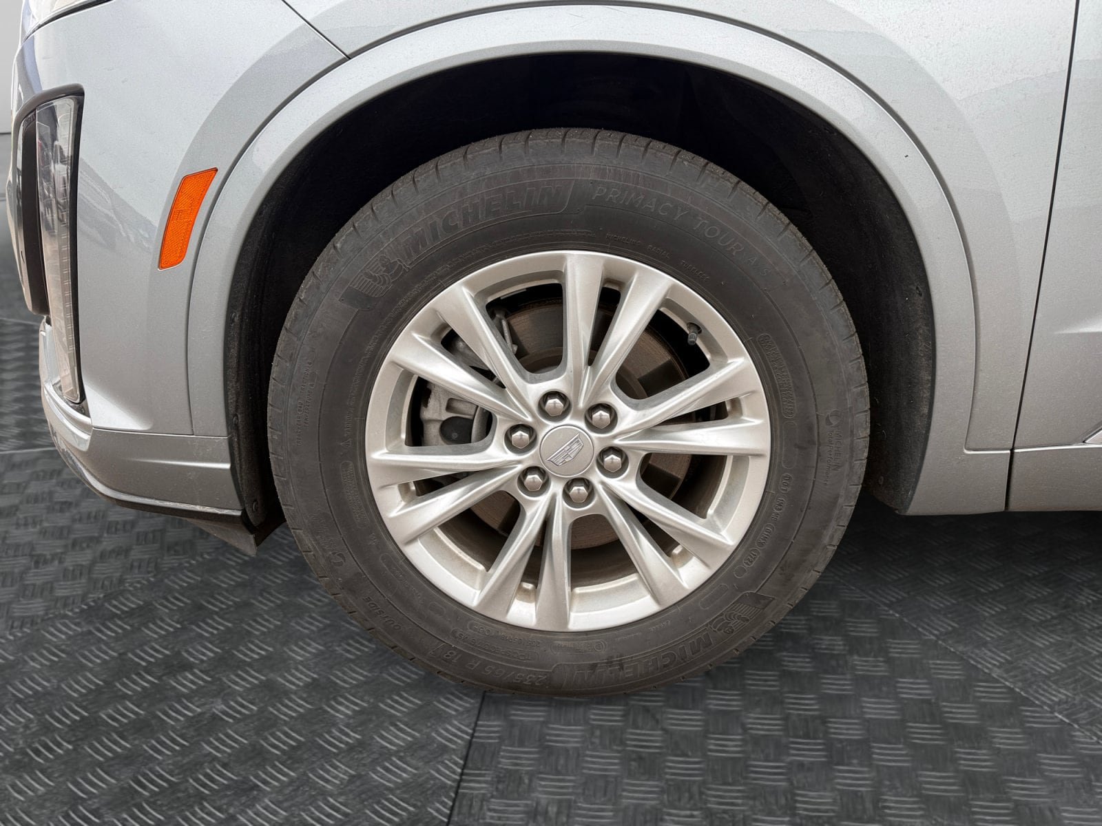 Used 2024 Cadillac XT6 Luxury w/ LPO, Floor Liner Package AWD/4WD image 25