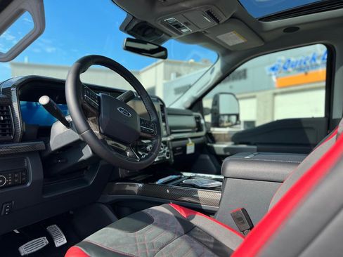 New 2025 Ford F250 Lariat w/ Lariat Ultimate Package image 30