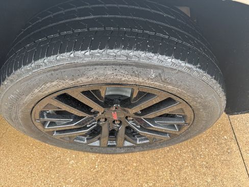 Used 2024 GMC Yukon Denali image 3