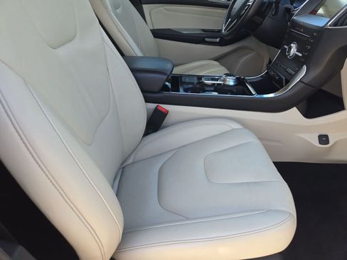 Used 2019 Ford Edge Titanium AWD/4WD image 19