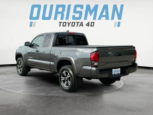 Used 2018 Toyota Tacoma TRD Sport image 5
