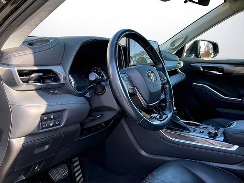 Used 2021 Toyota Highlander Platinum image 19