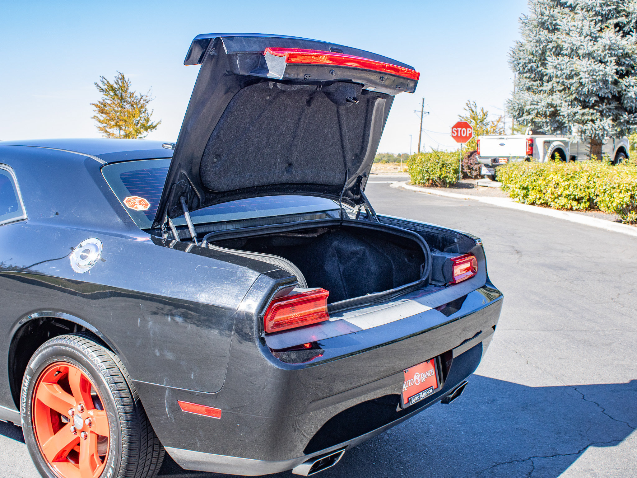 Used 2014 Dodge Challenger R/T RWD image 9