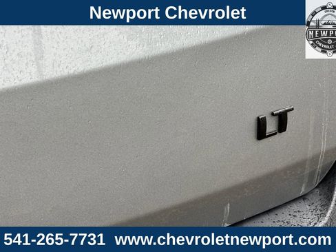 Used 2023 Chevrolet Traverse LT w/ Midnight/Sport Edition image 28