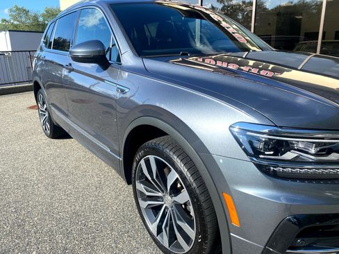 Used 2020 Volkswagen Tiguan SEL Premium R-Line image 36