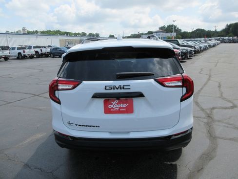 Used 2024 GMC Terrain SLT w/ Infotainment Package II FWD image 7