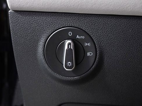 Used 2025 Volkswagen Taos SE AWD/4WD image 24